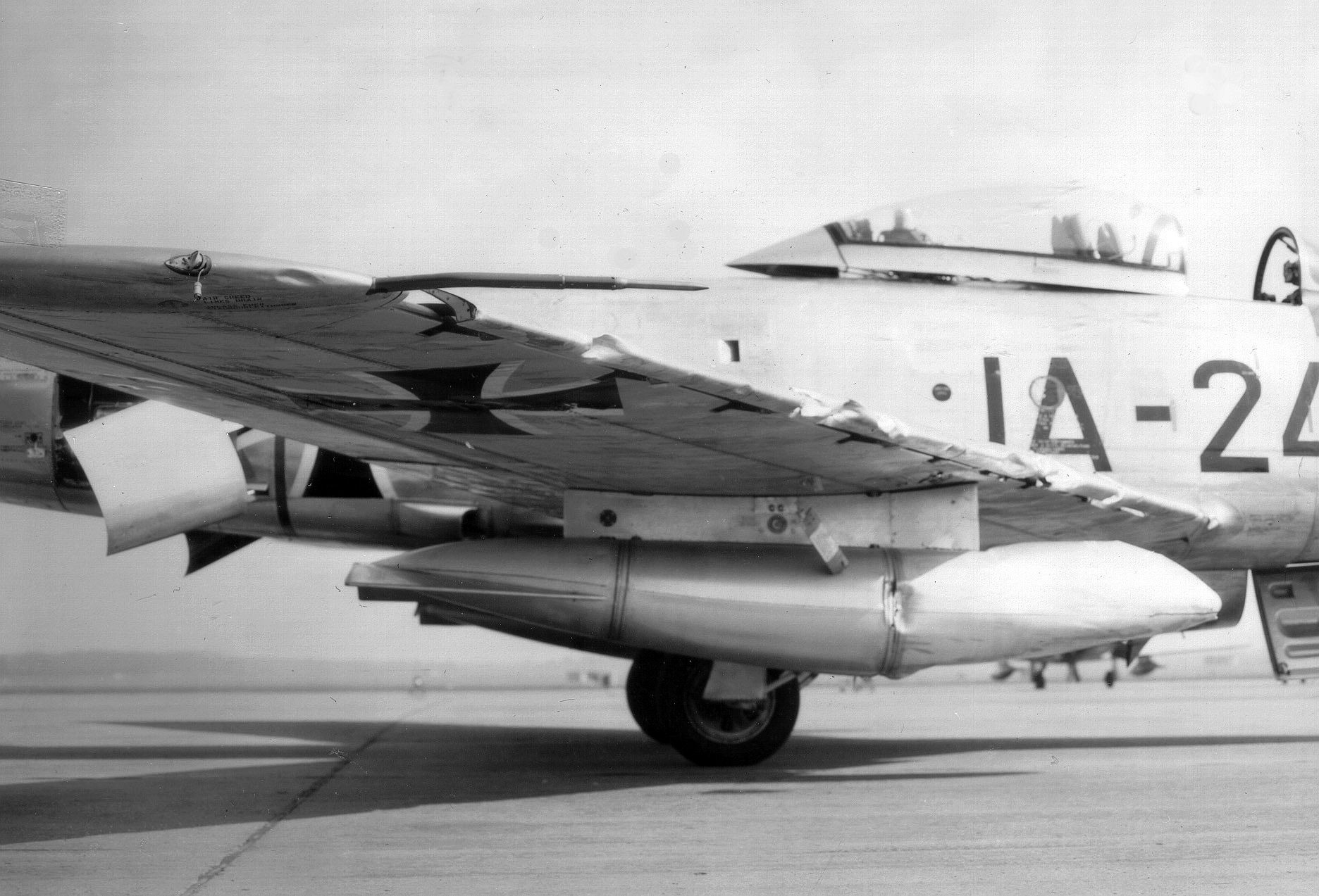 F86 Sabre 06 04 1960 SU Buss 01